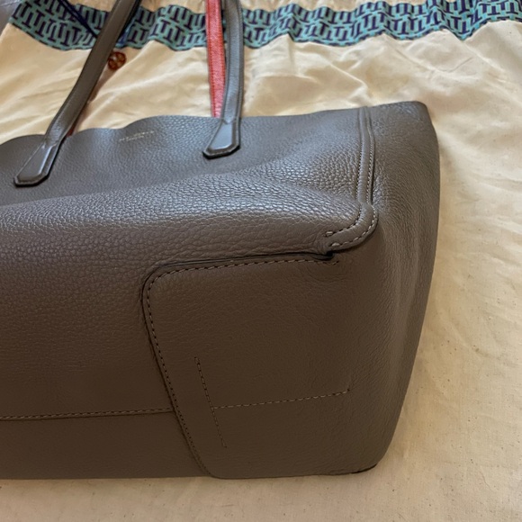 Tory Burch Perry Tote & Wristlet - Excellent condition - Picture 9 of 11
